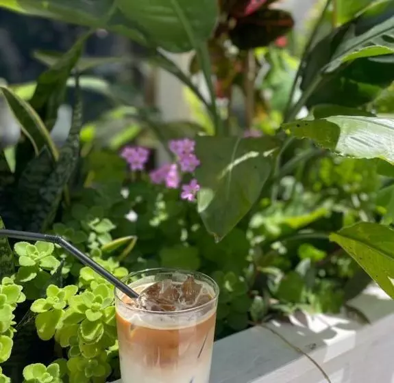 En  Hostel & Café Bar