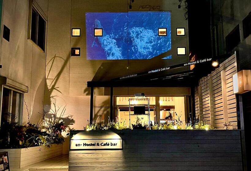 En Hostel & Café Bar
