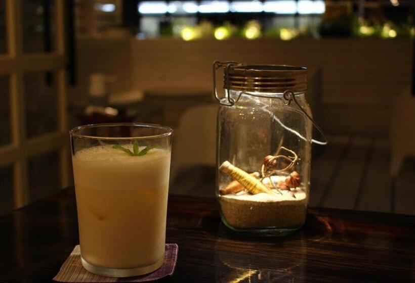 En  Hostel & Café Bar