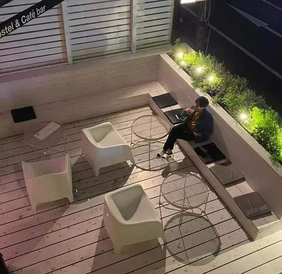 En  Hostel & Café Bar