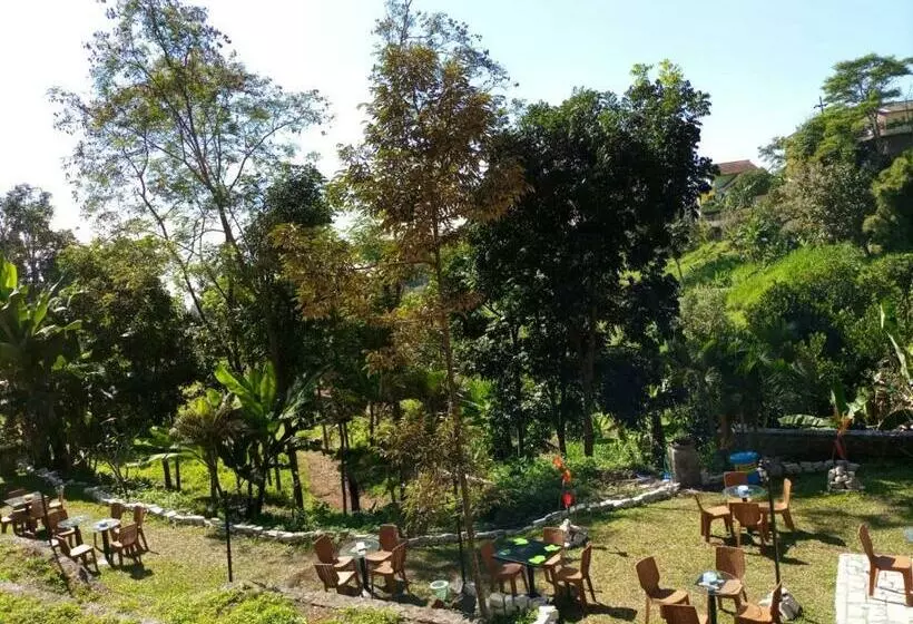 ホテル Pondok Wisata Jaden Trawas Mojokerto