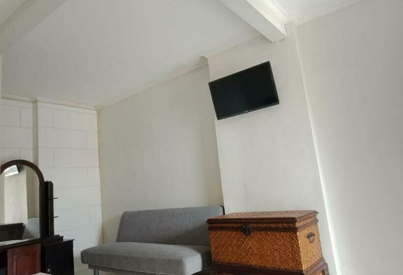 ホテル Pondok Wisata Jaden Trawas Mojokerto