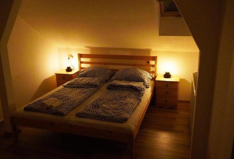 ペンション Pajkos Póni Vendégház