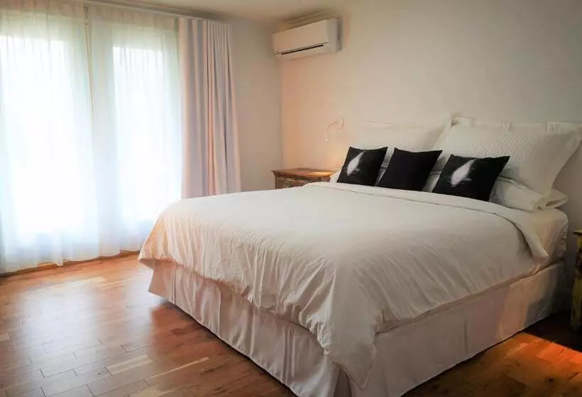 Aamiaismajoitus (B&B) Au Cachalot Caché Le Gîte Hôtel