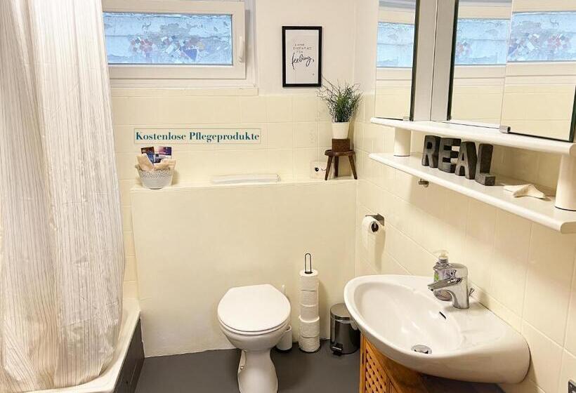 住宿加早餐  Modern Room With Netflix In Porta Westfalica