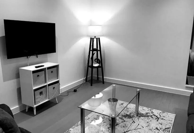 ペンション Maplewood Luxurious One Bed Flat With Free Parking