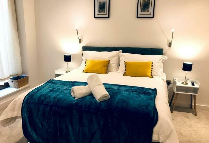 بنسيون Maplewood Luxurious One Bed Flat With Free Parking