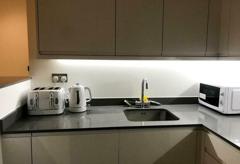 بنسيون Maplewood Luxurious One Bed Flat With Free Parking