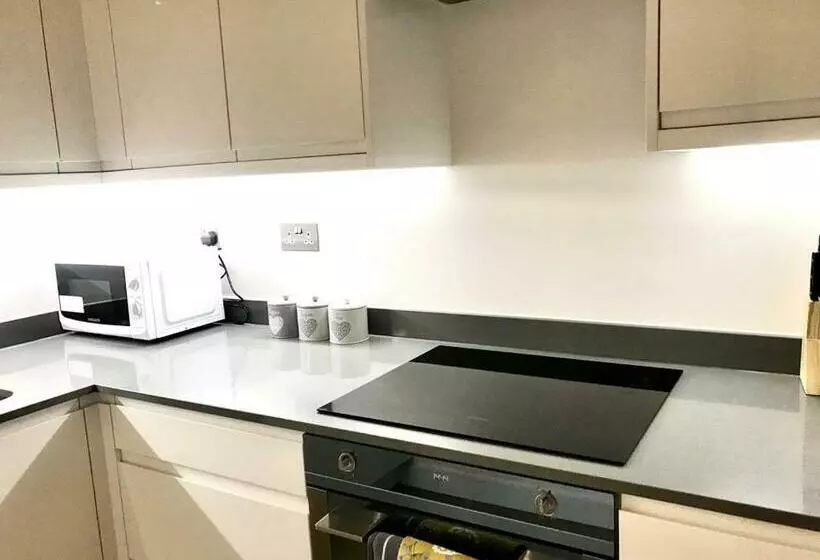 ペンション Maplewood Luxurious One Bed Flat With Free Parking