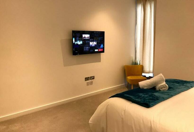 بنسيون Maplewood Luxurious One Bed Flat With Free Parking