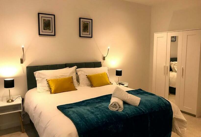 بنسيون Maplewood Luxurious One Bed Flat With Free Parking