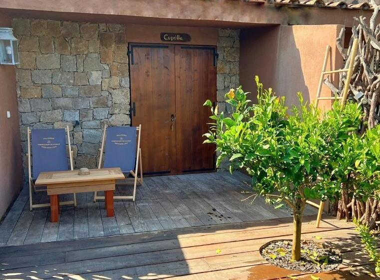 פנסיון Villa Kirssis