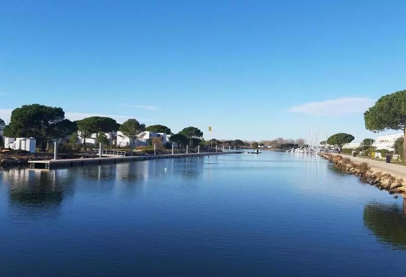 Aamiaismajoitus (B&B) Hébergement Chambre D Hôtes Grau Du Roi Mas Des Marines Piscine Adult Only