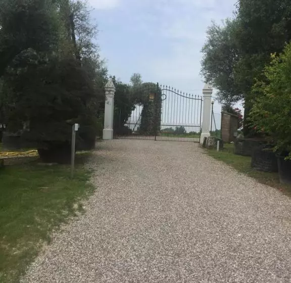 Hotelli Agriturismo Il Glicine Bianco