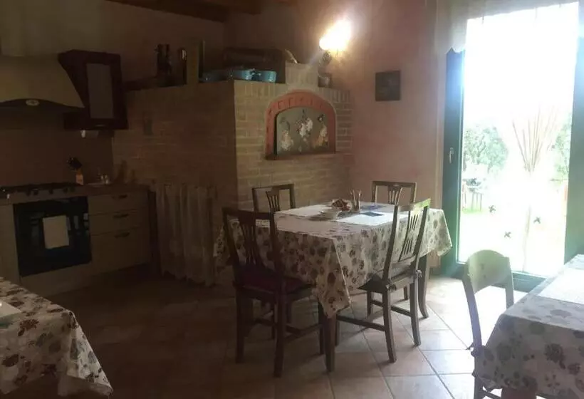 Hotelli Agriturismo Il Glicine Bianco