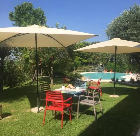 Hotelli Agriturismo Il Glicine Bianco