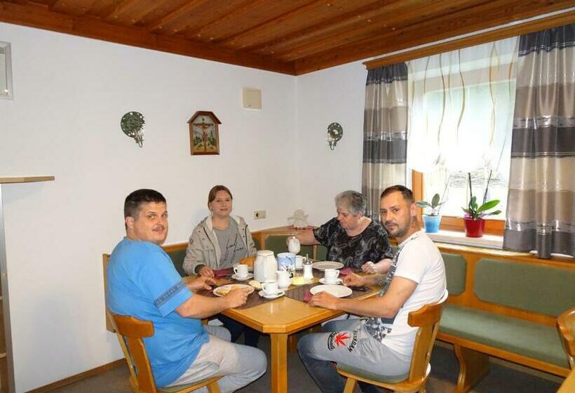 فندق Pension Edlinger