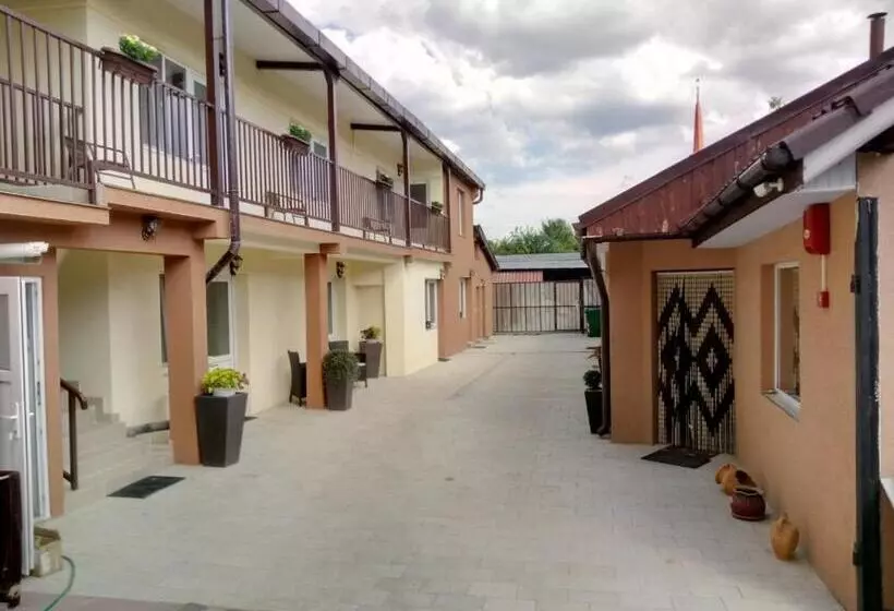 پانسیون Camere De Inchiriat Carpati