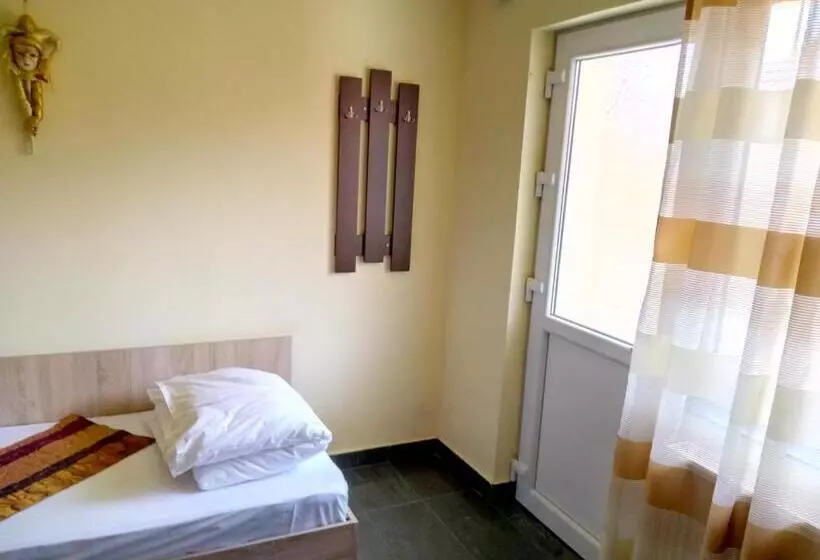 پانسیون Camere De Inchiriat Carpati