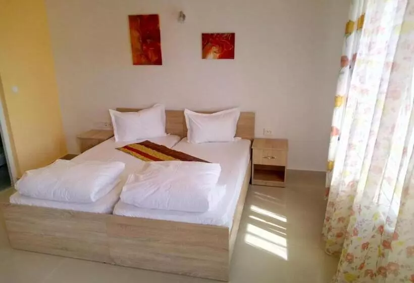 پانسیون Camere De Inchiriat Carpati