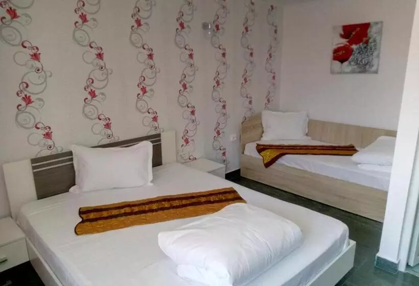 پانسیون Camere De Inchiriat Carpati