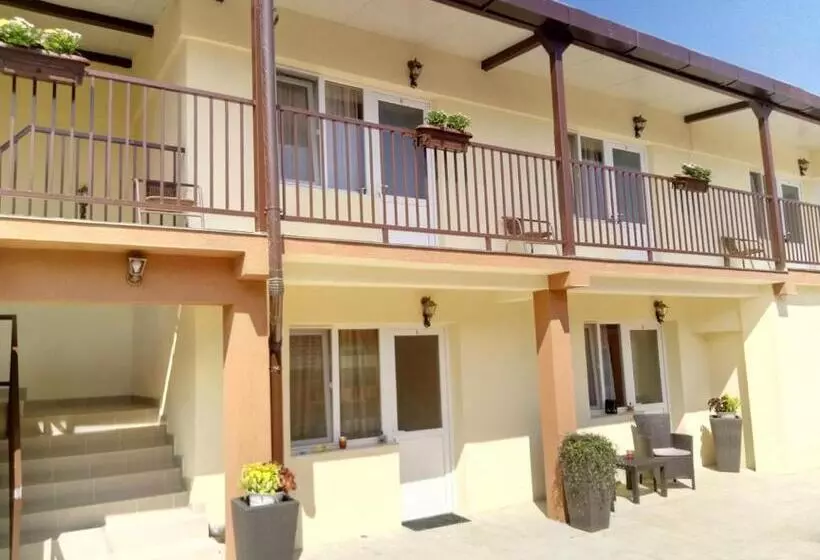 پانسیون Camere De Inchiriat Carpati