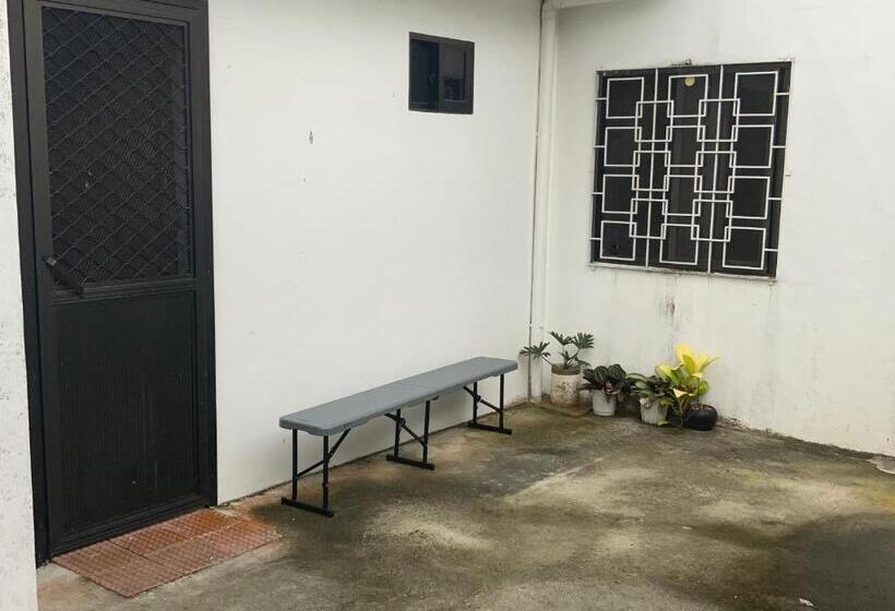 Мотель Chillax Inn