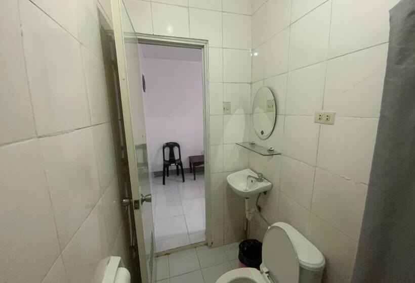 Мотель Chillax Inn