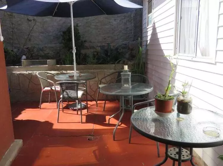 پانسیون Hostal Mirenart