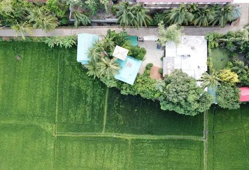 Majatalo V Cabanas & Yala Safari Place