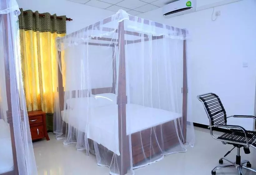 Majatalo V Cabanas & Yala Safari Place