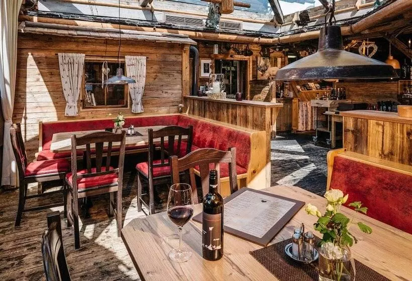 Alpenparks Hotel Montana Matrei