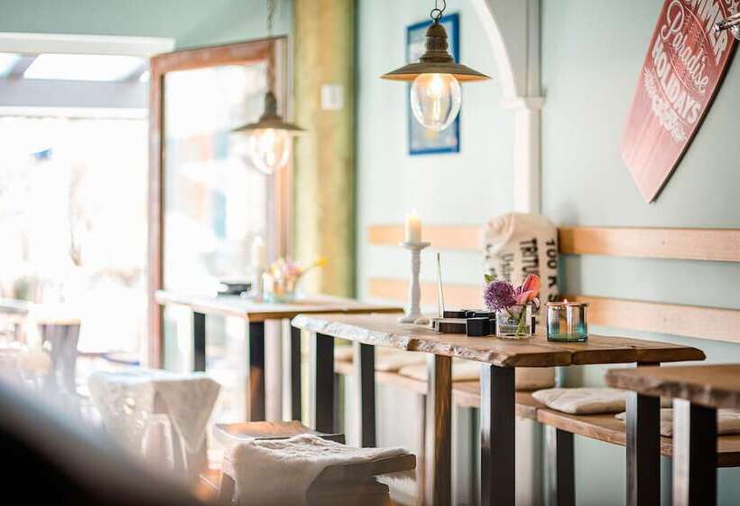 Hotelli Feels Beach Club