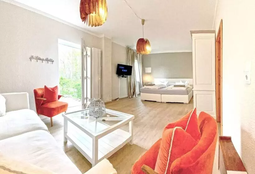 Hotel Feels Beach Club