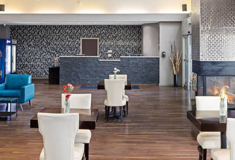 هتل Home Inn & Suites Yorkton