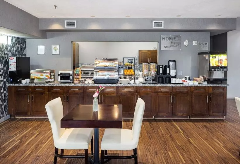 Отель Home Inn & Suites Yorkton