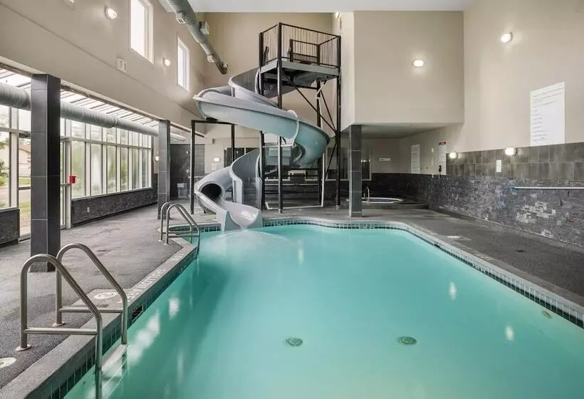 Отель Home Inn & Suites Yorkton