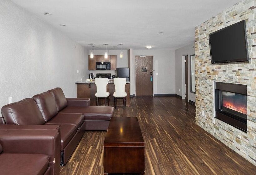 هتل Home Inn & Suites Yorkton