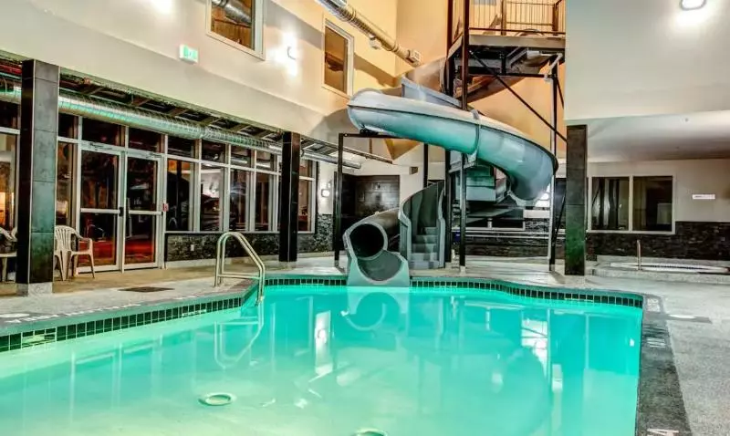 Отель Home Inn & Suites Yorkton