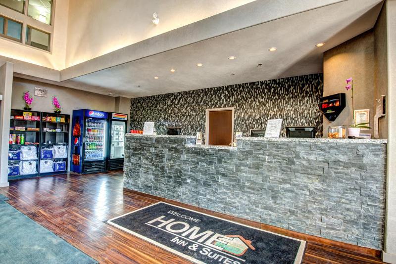 هتل Home Inn & Suites Yorkton