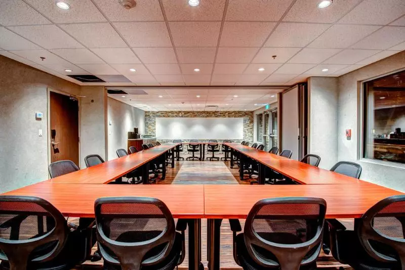 Отель Home Inn & Suites Yorkton