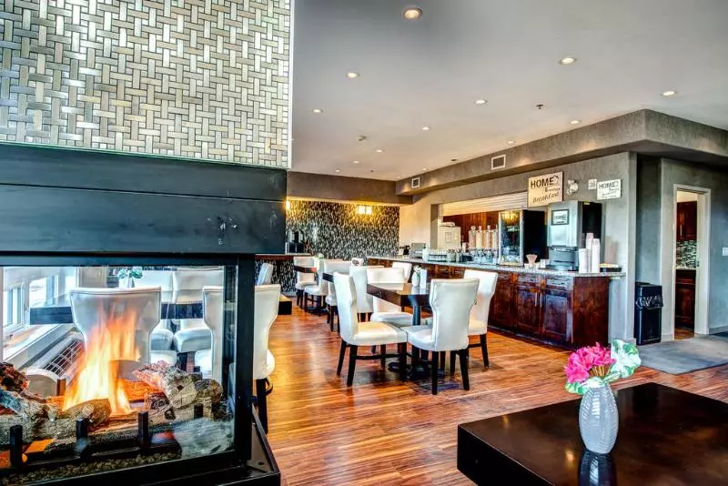 Отель Home Inn & Suites Yorkton