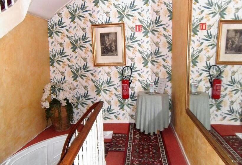 هتل Hôtel Des Arceaux