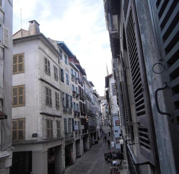 هتل Hôtel Des Arceaux