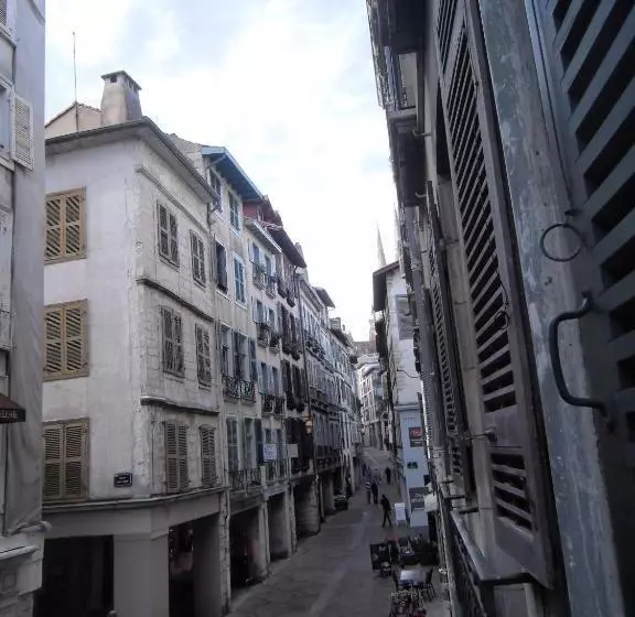 Hotell Hôtel Des Arceaux