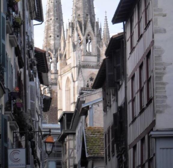 هتل Hôtel Des Arceaux