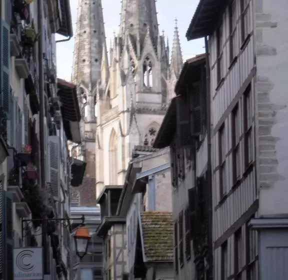 Hotell Hôtel Des Arceaux