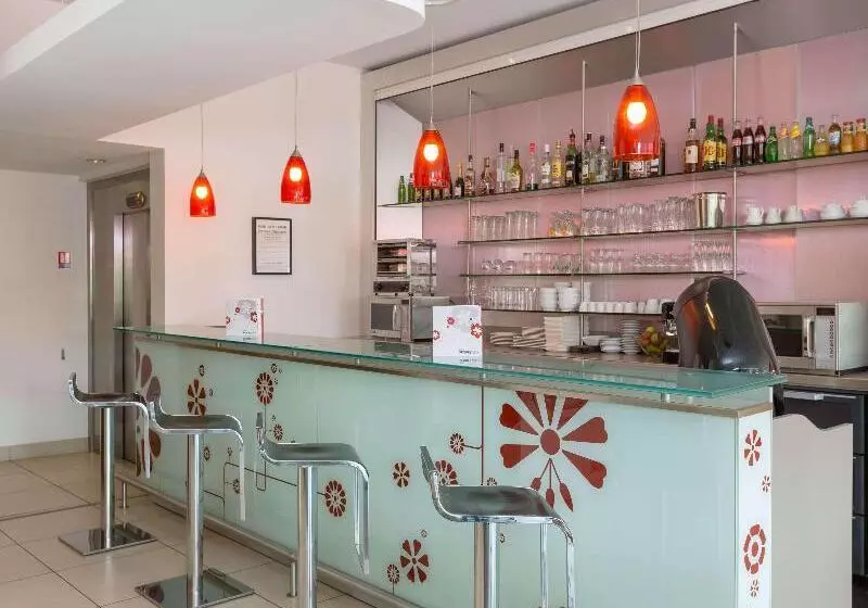 ホテル Hôtel Ibis Guingamp Cœur De Bretagne