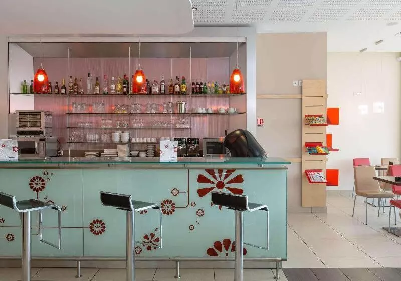 ホテル Hôtel Ibis Guingamp Cœur De Bretagne