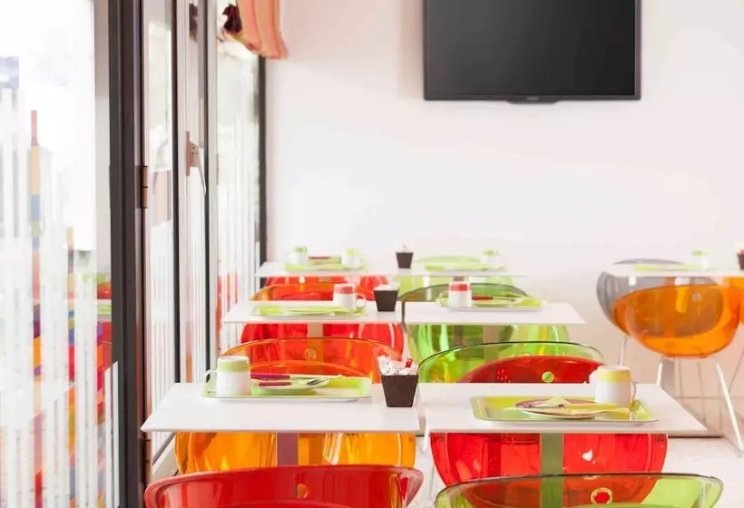 Отель Ibis Styles Bordeaux Saint Médard